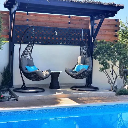 Ithaki House